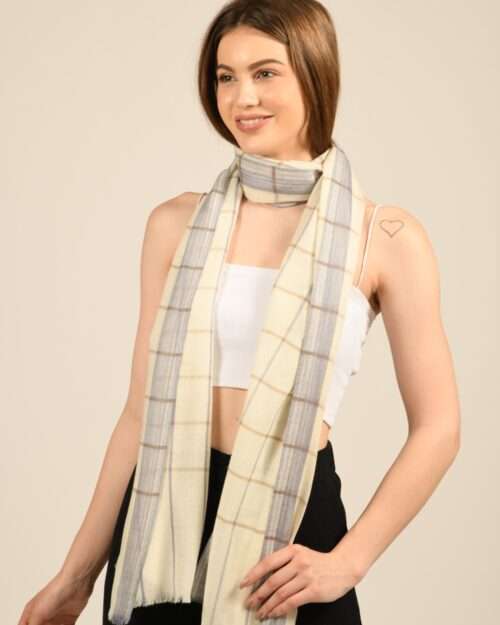 Charming oversize Check Stole